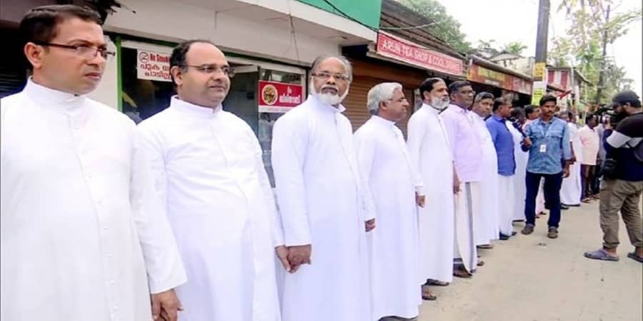 ಅದಾನಿ ಬಂದರು ವಿರುದ್ಧ ಪ್ರತಿಭಟನೆ ವೇಳೆ ಹಿಂಸಾಚಾರ: ಚರ್ಚ್ ಪಾದ್ರಿಗಳು, ಮತ್ತಿತರರ ವಿರುದ್ಧ ಎಫ್ ಐಆರ್