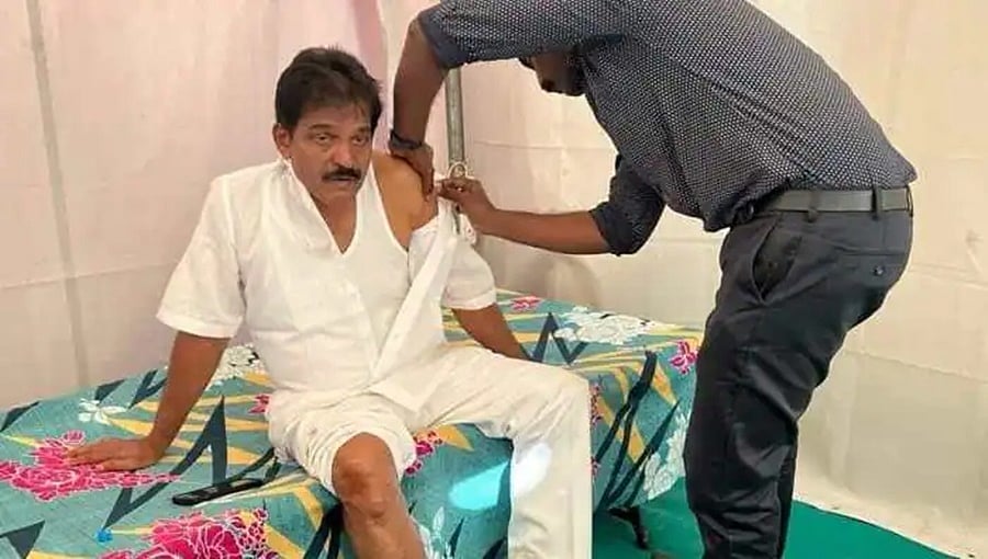 ಭಾರತ್ ಜೋಡೋ ಯಾತ್ರೆಯಲ್ಲಿ ರಾಹುಲ್ ಗಾಂಧಿ ನೋಡಲು ಮುಗಿಬಿದ್ದ ಜನ: ಕಾಲ್ತುಳಿತದಲ್ಲಿ ವೇಣುಗೋಪಾಲ್ ಕೈಕಾಲಿಗೆ ಪೆಟ್ಟು
