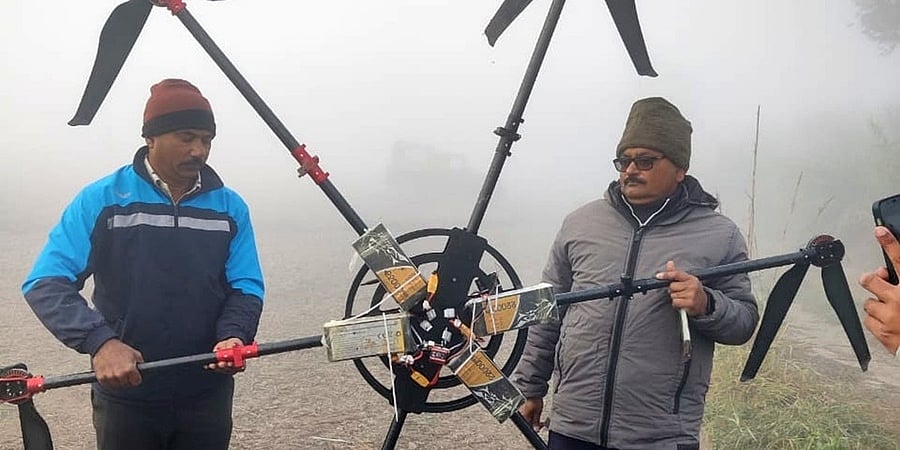 ಡ್ರಗ್ಸ್ ಇದ್ದ ಪಾಕ್ ಡ್ರೋನ್ ಹೊಡೆದುರುಳಿಸಿದ ಬಿಎಸ್ ಎಫ್ ಮಹಿಳಾ ಪಡೆ