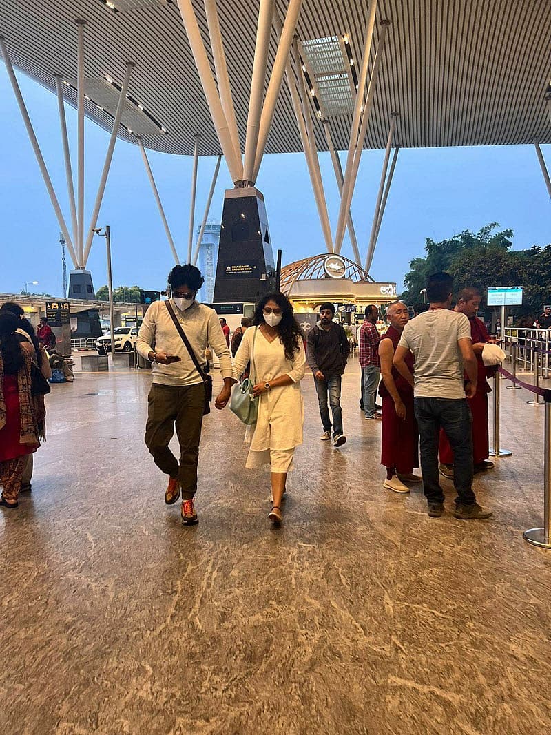 ಇದಕ್ಕೆ ಇಂಬು ನೀಡುವಂತೆ ಈ ಹಿಂದೆ ಹರಿಪ್ರಿಯಾ ಅವರ ಮೂಗು ಚುಚ್ಚಿಸಿಕೊಳ್ಳುವ ವಿಡಿಯೋ ಹರಿದಾಡಿತ್ತು. ಈ ವೇಳೆ ನಟ ವಸಿಷ್ಠ ಸಿಂಹ ಹರಿಪ್ರಿಯಾರನ್ನು ಸಮಾಧಾನಪಡಿಸುವ ಮತ್ತು ಕಣ್ಣೀರು ಒರೆಸಿದ್ದಾರೆ ಎಂದು ಹೇಳಲಾಗಿತ್ತು.