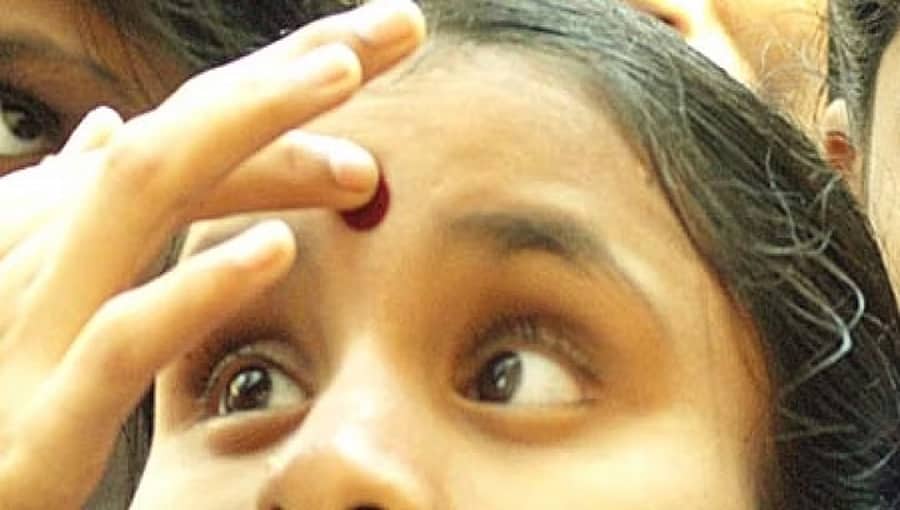 'ಬಿಂದಿ' ಇಟ್ಟಿಲ್ಲ ಎಂದು ಮಹಿಳಾ ಪತ್ರಕರ್ತೆಯೊಂದಿಗೆ ಮಾತನಾಡಲು ನಿರಾಕರಿಸಿದ ಬಲಪಂಥೀಯ ಕಾರ್ಯಕರ್ತೆ ಭಿಡೆ