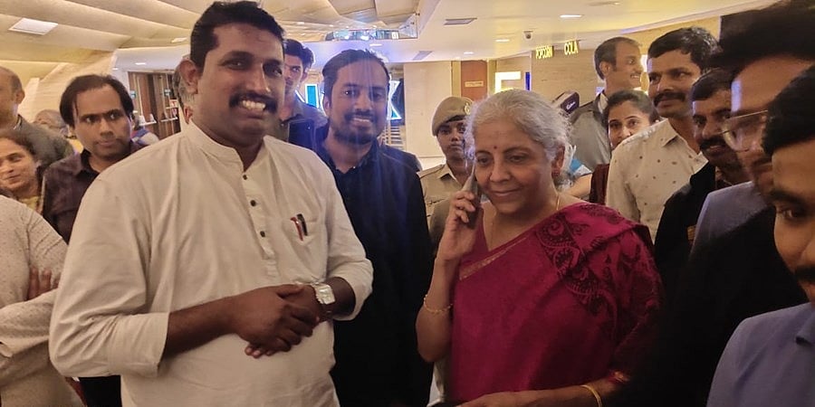 'ಕಾಂತಾರ' ಚಿತ್ರ ವೀಕ್ಷಿಸಿ ನಟ ರಿಷಬ್ ಶೆಟ್ಟಿಗೆ ಕರೆ ಮಾಡಿ ಶ್ಲಾಘಿಸಿದ ಕೇಂದ್ರ ಹಣಕಾಸು ಸಚಿವೆ ನಿರ್ಮಲಾ ಸೀತಾರಾಮನ್