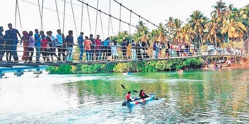 ಉಡುಪಿಯಲ್ಲೂ ಇದೆ ತೂಗು ಸೇತುವೆ: ಈಗಲೇ ಎಚ್ಚೆತ್ತುಕೊಳ್ಳದಿದ್ದರೆ ಅಪಾಯ ಕಟ್ಟಿಟ್ಟ ಬುತ್ತಿ..!