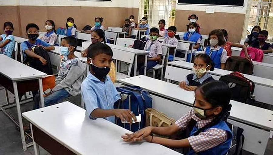 ಕೊರೋನಾ ಎಫೆಕ್ಟ್: ಸಿಎಂ ಬೊಮ್ಮಾಯಿ ತವರು ಜಿಲ್ಲೆಯಲ್ಲಿ 920 ಮಕ್ಕಳು ಶಾಲೆಯಿಂದ ವಿಮುಖ!