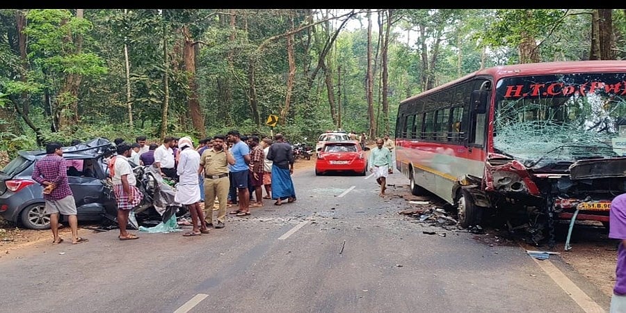 ಕಾರ್ಕಳ: ಖಾಸಗಿ ಬಸ್ಸು-ಕಾರು ಅಪಘಾತದಲ್ಲಿ ಒಂದೇ ಕುಟುಂಬದ ಮೂವರು ಸಾವು