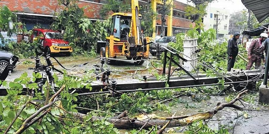 ‘ಮಾಂಡೂಸ್’ ಚಂಡಮಾರುತ: ಆಂಧ್ರ ಪ್ರದೇಶದ 6 ಜಿಲ್ಲೆಗಳಲ್ಲಿ ಭಾರಿ ಮಳೆ, ವಿದ್ಯುತ್ ತಂತಿ ತುಳಿದು ವ್ಯಕ್ತಿ ಸಾವು