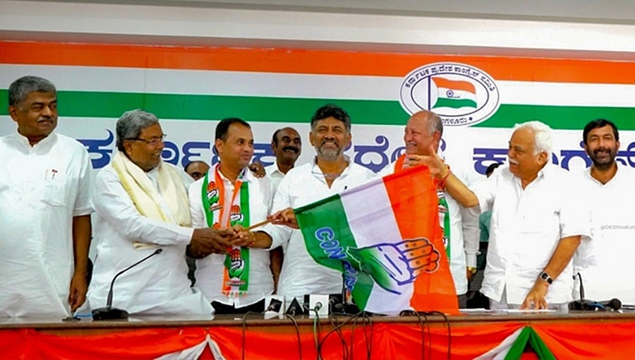 ಬೆಂಗಳೂರು: ಬಿಜೆಪಿ ತೊರೆದು ಕಾಂಗ್ರೆಸ್ ಸೇರಿದ ಮಾಜಿ ಶಾಸಕ ವಿ.ಎಸ್ ಪಾಟೀಲ್