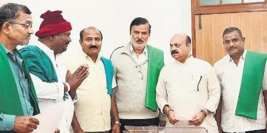 ಕಬ್ಬಿನ ತೂಕದಲ್ಲಿ ವಂಚನೆ: 21 ಸಕ್ಕರೆ ಕಾರ್ಖಾನೆಗಳ ಮೇಲೆ ದಾಳಿ