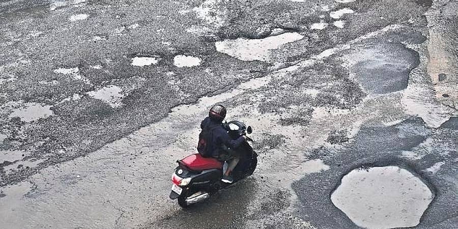 ಕಳಪೆ ರಸ್ತೆಯಿಂದ ಅಪಘಾತ ಸಂಭವಿಸಿ ಸಾವು-ನೋವು ಆದರೆ ಪೊಲೀಸರಿಗೆ ದೂರು ನೀಡಿ: ಹೈಕೋರ್ಟ್ ಆದೇಶ