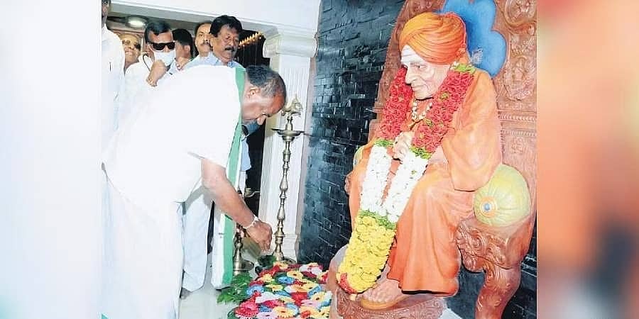 ತುಮಕೂರು: ಸಿದ್ದಗಂಗಾ ಮಠಕ್ಕೆ ಹೆಚ್.ಡಿ.ಕುಮಾರಸ್ವಾಮಿ ಭೇಟಿ