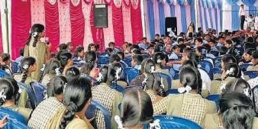 ರಾಮನಗರ ಜಿಲ್ಲೆಯಲ್ಲಿ 'ಮಕ್ಕಳ ಗ್ರಾಮ ಸಭೆ': ಶಾಲೆಯ ಅಗತ್ಯತೆ, ಮೂಲಸೌಕರ್ಯಗಳ ಬಗ್ಗೆ ವಿದ್ಯಾರ್ಥಿಗಳಿಂದ ಚರ್ಚೆ!