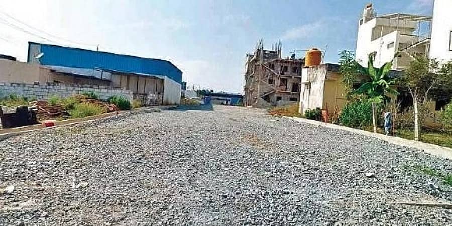 ಬೆಂಗಳೂರು: ರಸ್ತೆಯ ಕಳಪೆ ಕಾಮಗಾರಿಗೆ ದಂಡ ಕಟ್ಟಿದ್ದ ಗುತ್ತಿಗೆದಾರನಿಗೆ ಮತ್ತೆ 99 ಕೋಟಿ ರೂ. ಮೌಲ್ಯದ ಗುತ್ತಿಗೆ!