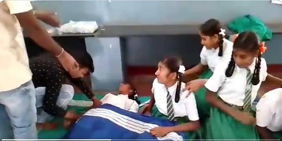 ಕೊಪ್ಪಳ: ವಿಷಪೂರಿತ ಆಹಾರ ಸೇವಿಸಿ 20ಕ್ಕೂ ಹೆಚ್ಚು ವಿದ್ಯಾರ್ಥಿನಿಯರು ಅಸ್ವಸ್ಥ, ಆಸ್ಪತ್ರೆಗೆ ದಾಖಲು