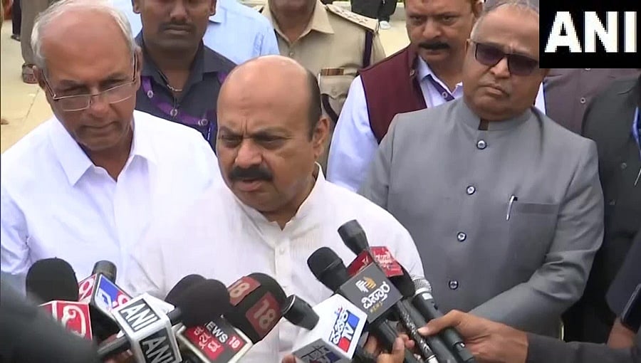 ಮತ್ತೆ ಶುರುವಾಯ್ತು ಕೋವಿಡ್ ಆತಂಕ: ಮುಖ್ಯಮಂತ್ರಿ ನೇತೃತ್ವದಲ್ಲಿಂದು ತುರ್ತು ಸಭೆ, ಕ್ರಿಸ್'ಮಸ್, ಹೊಸ ವರ್ಷಾಚರಣೆಗೆ ನಿರ್ಬಂಧ?