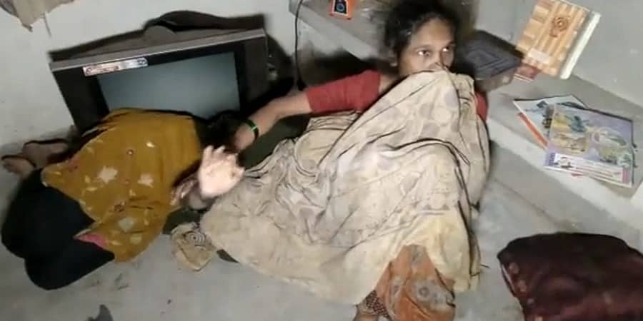 ಕೋವಿಡ್ ಭೀತಿ: ಆಂಧ್ರ ಪ್ರದೇಶದ ಕಾಕಿನಾಡದಲ್ಲಿ 2 ವರ್ಷಗಳಿಂದ ಮನೆಯೊಳಗೆ ಇದ್ದ ತಾಯಿ-ಮಗಳು!