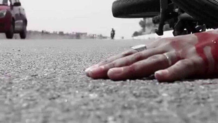 ಬೆಂಗಳೂರು: ಭೀಕರ ರಸ್ತೆ ಅಪಘಾತದಲ್ಲಿ ಬಿಬಿಎಂಪಿ ಹೆಲ್ತ್ ಇನ್ಸ್ ಪೆಕ್ಟರ್ ಸಾವು
