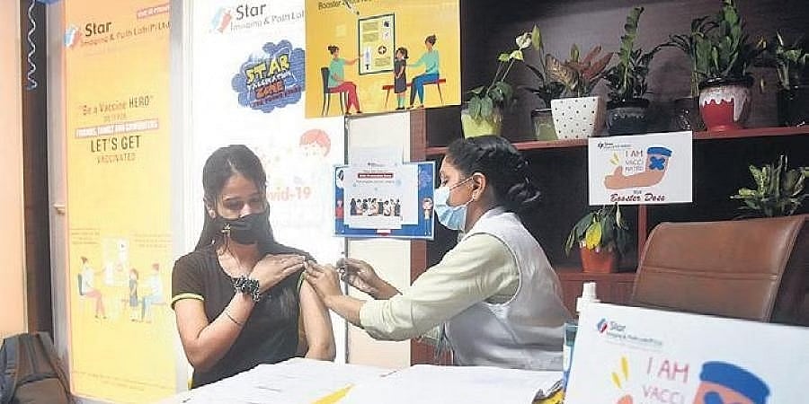 ಮತ್ತೆ ಕೋವಿಡ್ ಭೀತಿ: ಸರ್ಕಾರಿ ಲಸಿಕೆ ಕೇಂದ್ರಗಳಲ್ಲಿ ಬೂಸ್ಟರ್ ಡೋಸ್ ಗಳಿಗೆ ಬೇಡಿಕೆ ಹೆಚ್ಚಳ