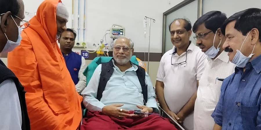 'ಸೀಟ್ ಬೆಲ್ಟ್ ಧರಿಸಿದ್ದೆವು, ಹಾಗಾಗಿ ಬದುಕುಳಿದೆವು, ಕಾರಿನಲ್ಲಿ ಪ್ರಯಾಣಿಸುವಾಗ ಕಡ್ಡಾಯವಾಗಿ ಸೀಟ್ ಬೆಲ್ಟ್ ಧರಿಸಿ': ಪಿಎಂ ಮೋದಿ ಸೋದರ ಪ್ರಹ್ಲಾದ್ ಮೋದಿ