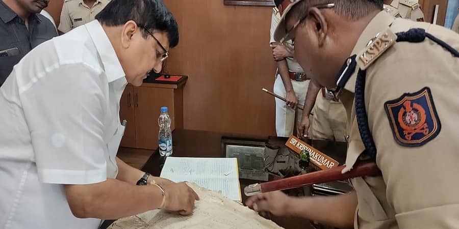 ಬೆಳಗಾವಿ: ಹಿಂಡಲಗಾ ಜೈಲಿಗೆ ಗೃಹ ಸಚಿವ ಆರಗ ಜ್ಞಾನೇಂದ್ರ ದಿಢೀರ್ ಭೇಟಿ: ಸೌಕರ್ಯಗಳ ಪರಿಶೀಲನೆ