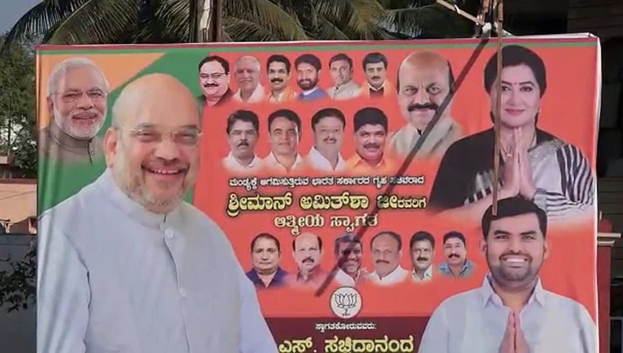 ಬಿಜೆಪಿ ಫ್ಲೆಕ್ಸ್‌ನಲ್ಲಿ ರಾರಾಜಿಸುತ್ತಿರುವ 'ಸ್ವಾಭಿಮಾನಿ' ಸಂಸದೆ: ಕಮಲ ಪಾಳಯ ಸೇರುವ ಸುಳಿವು ನೀಡಿದ್ರಾ ಸುಮಲತಾ ಅಂಬರೀಷ್?