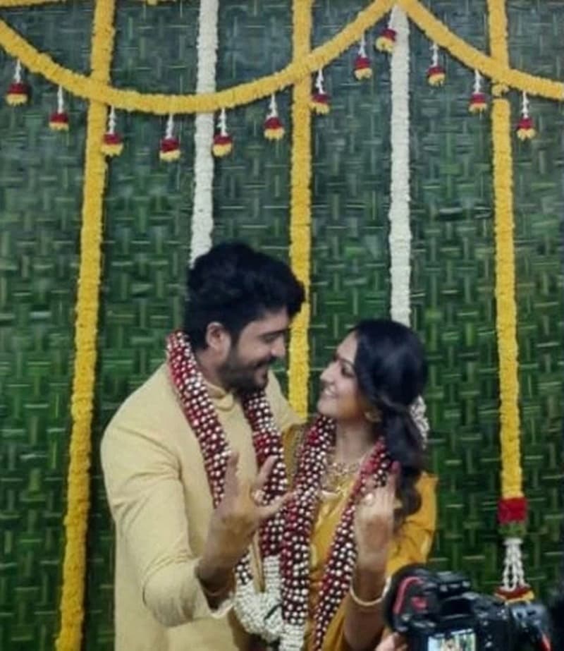 ಹರಿಪ್ರಿಯಾ ನಿವಾಸದಲ್ಲಿ ನಿನ್ನೆ ನಿಶ್ಚಿತಾರ್ಥ ನಡೆದಿದೆ.
