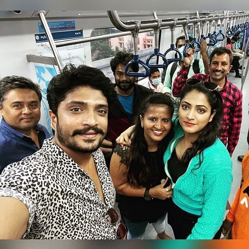 ಮೆಟ್ರೋದಲ್ಲಿ ವಸಿಷ್ಠ ಸಿಂಹ, ಹರಿಪ್ರಿಯಾ