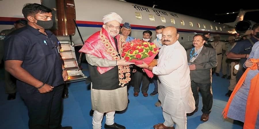 ಬೆಂಗಳೂರಿಗೆ ಆಗಮಿಸಿದ ಕೇಂದ್ರ ಗೃಹ ಸಚಿವ ಅಮಿತ್ ಶಾ: ಸ್ವಾಗತ ಕೋರಿದ ಸಿಎಂ ಬೊಮ್ಮಾಯಿ