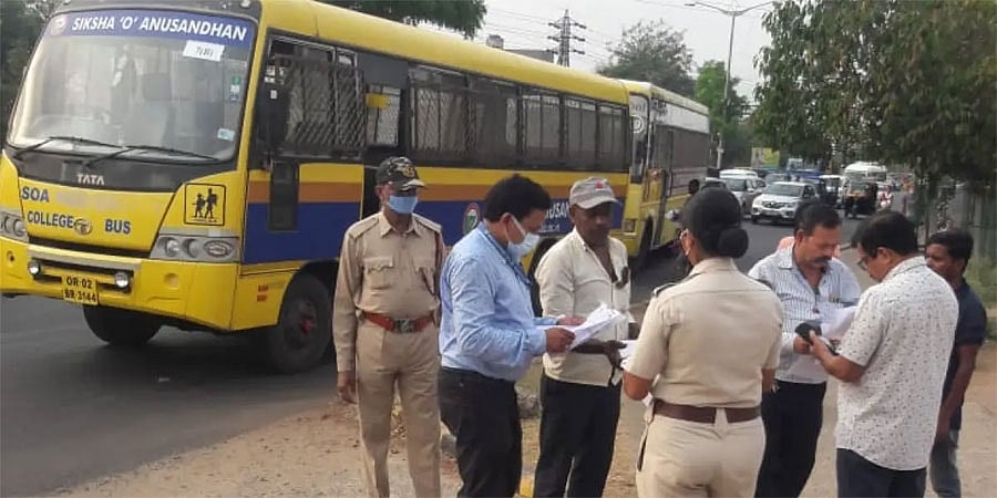 ಶಾಲೆಗಳ ಬಳಿ ವಾಹನ ನಿಲುಗಡೆ ನಿಷೇಧ, ಶಾಲಾ ವಾಹನಗಳಿಗೂ ನಿಯಮ ಅನ್ವಯ: ಬೆಂಗಳೂರು ಟ್ರಾಫಿಕ್ ಪೊಲೀಸ್