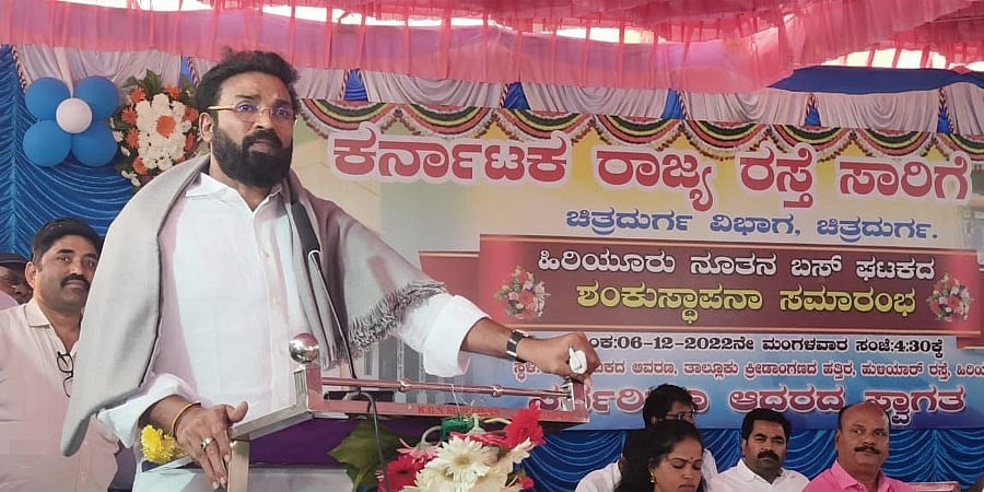 ಸಾರಿಗೆ ಇಲಾಖೆಯ 30 ಸಾವಿರ ಬಸ್ ಗಳನ್ನು ವಿದ್ಯುತ್ ಚಾಲಿತ ಬಸ್ ಗಳನ್ನಾಗಿ ಪರಿವರ್ತನೆ: ಸಚಿವ ಶ್ರೀರಾಮುಲು