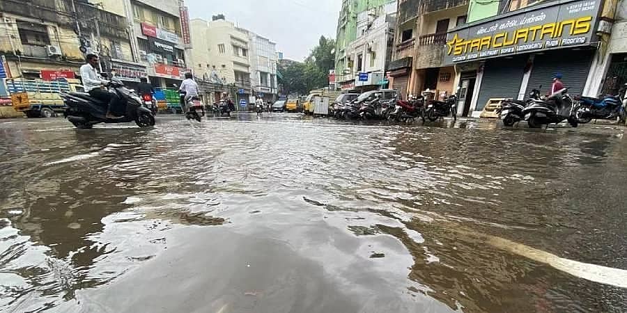 ಮಾಂಡೌಸ್ ಚಂಡಮಾರುತದ ಅಬ್ಬರ: ತಮಿಳುನಾಡು, ಪಾಂಡಿಚೆರಿಯ ಶಾಲಾ, ಕಾಲೇಜುಗಳಿಗೆ ರಜೆ ಘೋಷಣೆ