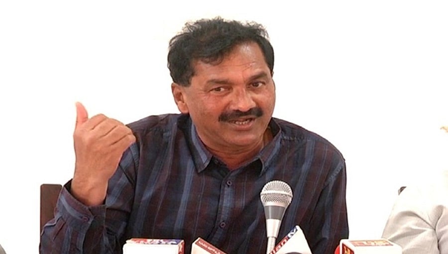 ಮೈಸೂರು-ಬೆಂಗಳೂರು ಎಕ್ಸ್ಪ್ರೆಸ್ವೇ ಟೋಲ್ ಶುಲ್ಕ 800 ರೂ.: ಕೆಪಿಸಿಸಿ ವಕ್ತಾರ ಎಂ.ಲಕ್ಷ್ಮಣ್