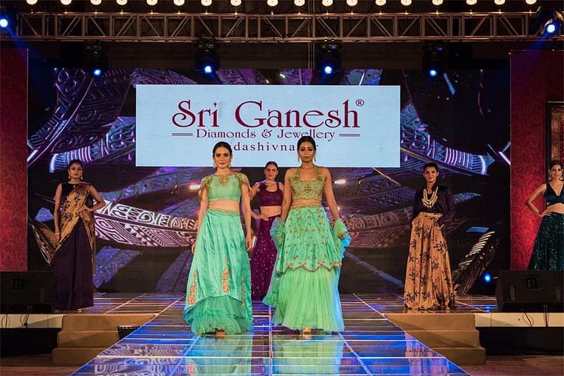 ಫ್ಯಾಷನ್ ವೀಕ್ನ ಆಯೋಜಕರಾದ ನಂದಿನಿ ನಾಗರಾಜ್ ಮಾತನಾಡಿ, ಒಳ್ಳೆಯ ಡಿಸೈನ್ಸ್ ಮತ್ತು ಡೈಮಂಡ್ ಕಲೆಕ್ಷನ್ಗಳನ್ನು ಒಂದೇ ವೇದಿಕೆಯಲ್ಲಿ ತೋರಿಸಬೇಕೆಂಬ ಹಂಬಲದಿಂದ ಈ ಶೋ ಆಯೋಜಿಸಲಾಗಿತ್ತು.