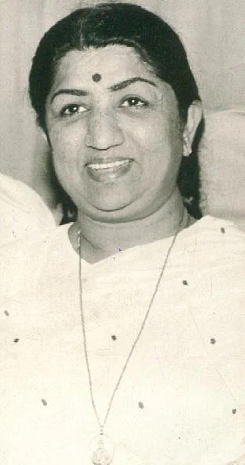 ಅಮೆರಿಕಾದ ಲಾಸ್ ವೇಗಾಸ್ ಲತಾ ಅವರ ನೆಚ್ಚಿನ ತಾಣಗಳಲ್ಲಿ ಒಂದಾಗಿದೆ. ಅವರು ಸಿತಾರ್ ಮಾಂತ್ರಿಕ ರವಿಶಂಕರ್ ಅವರ ಸ್ಟುಡಿಯೊಗೆ ಭೇಟಿ ನೀಡುವುದನ್ನು ಇಷ್ಟಪಟ್ಟರು, ಅಲ್ಲಿ ಅವರು ಒಮ್ಮೆ ಬೀಟಲ್ಸ್ ಸದಸ್ಯ ಜಾರ್ಜ್ ಹ್ಯಾರಿಸನ್ ಅವರನ್ನು ಭೇಟಿಯಾದರು.