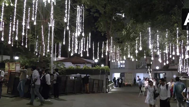ಆಲಿಯಾ ಮತ್ತು ರಣಬೀರ್ ನಿವಾಸಕ್ಕೆ ನಾಲ್ಕೈದು ದಿನಗಳ ಕಾಲ ಭದ್ರತೆ ಒದಗಿಸಲಾಗಿದೆ ಎಂದು ಆಲಿಯಾರ ಭದ್ರತಾ ಮುಖ್ಯಸ್ಥ ಯೂಸಫ್ ಇಬ್ರಾಹಿಂ ಹೇಳಿದ್ದಾರೆ.