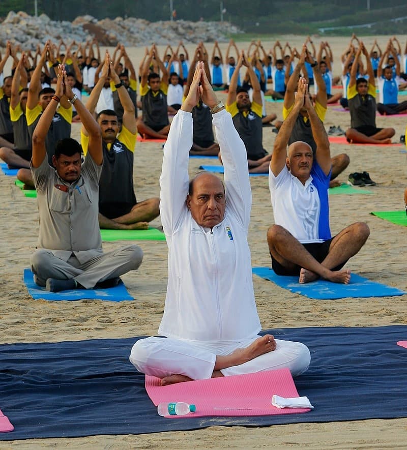 ಯೋಗನಿರತ ರಾಜನಾಥ್ ಸಿಂಗ್