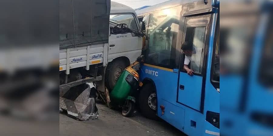 ಬೆಂಗಳೂರು: ಮೈಸೂರು ರಸ್ತೆಯಲ್ಲಿ ಸರಣಿ ಅಪಘಾತ; ಆಸ್ಪತ್ರೆಯಲ್ಲಿ ಆಟೋ ಚಾಲಕ ಸಾವು!