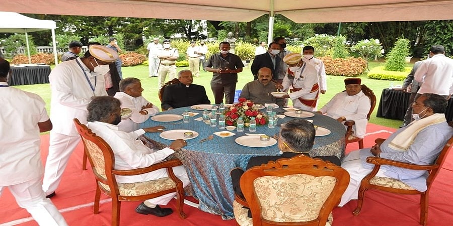 ಮುಂದುವರಿದ ಸಿಎಂ ಸಿಟಿ ರೌಂಡ್ಸ್: ಬೆಂಗಳೂರಿನ ಚಿಕ್ಕಪೇಟೆ ವಿಧಾನಸಭಾ ಕ್ಷೇತ್ರದಲ್ಲಿ ಪರಿಶೀಲನೆ