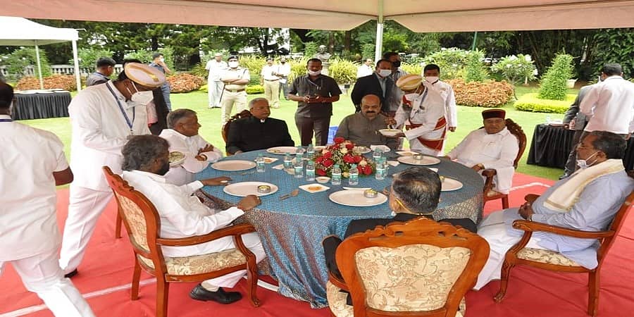 ಮುಂದುವರಿದ ಸಿಎಂ ಸಿಟಿ ರೌಂಡ್ಸ್: ಬೆಂಗಳೂರಿನ ಚಿಕ್ಕಪೇಟೆ ವಿಧಾನಸಭಾ ಕ್ಷೇತ್ರದಲ್ಲಿ ಪರಿಶೀಲನೆ