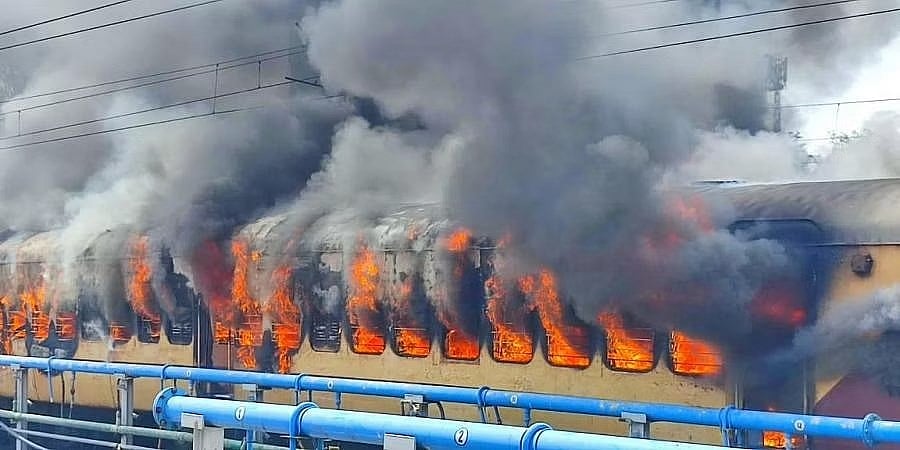 ಅಗ್ನಿಪಥ ಯೋಜನೆ ವಿರುದ್ಧ ಹಲವು ರಾಜ್ಯಗಳಲ್ಲಿ ತೀವ್ರ ಪ್ರತಿಭಟನೆ: ರೈಲುಗಳಿಗೆ ಬೆಂಕಿ, ಪೊಲೀಸ್ ಗುಂಡಿಗೆ ಸಿಕಂದರಾಬಾದ್ ನಲ್ಲಿ ಓರ್ವ ಸಾವು