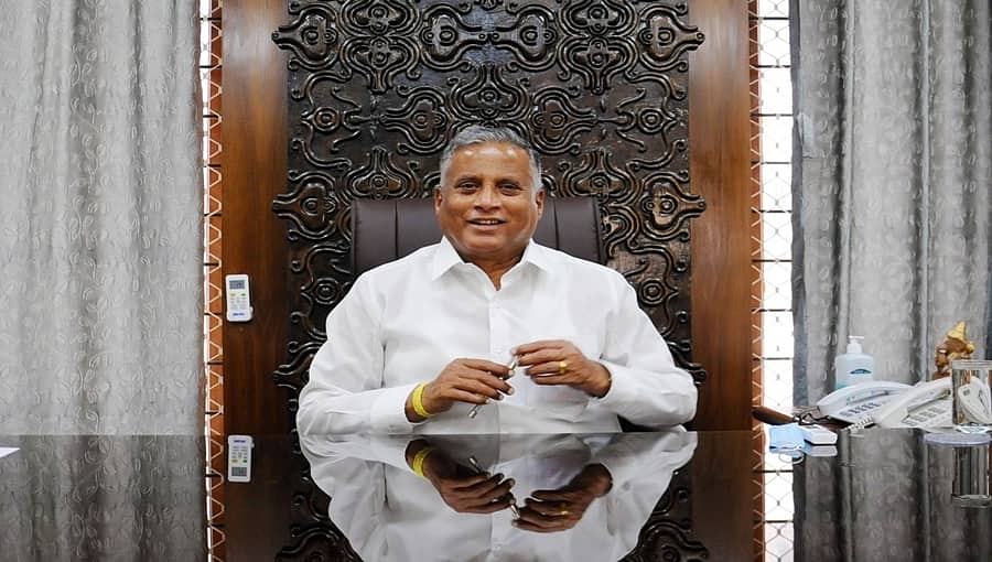 ನನ್ನ ಹೆಸರಿಲ್ಲದ ಶಿಲಾಫಲಕ ಕೂಡಲೇ ಬದಲಾಯಿಸಿ, ಇಲ್ಲದಿದ್ದರೆ ನಾಳೆ ಬೆಳಗ್ಗೆಯೇ ಒಡೆದು ಹಾಕುತ್ತೇನೆ: ವಿ. ಸೋಮಣ್ಣ