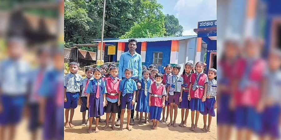 ಗಿಡ-ಮರ, ಹೂವು-ಹಣ್ಣು-ತರಕಾರಿ ಮಧ್ಯೆ ಬೆಳೆಯುವ ಕಾರವಾರದ ಸರ್ಕಾರಿ ಶಾಲೆ ಮಕ್ಕಳು, ಇವರಿಗೆ ಗ್ರಾಮಸ್ಥರೇ ಬೋಧಕರು!
