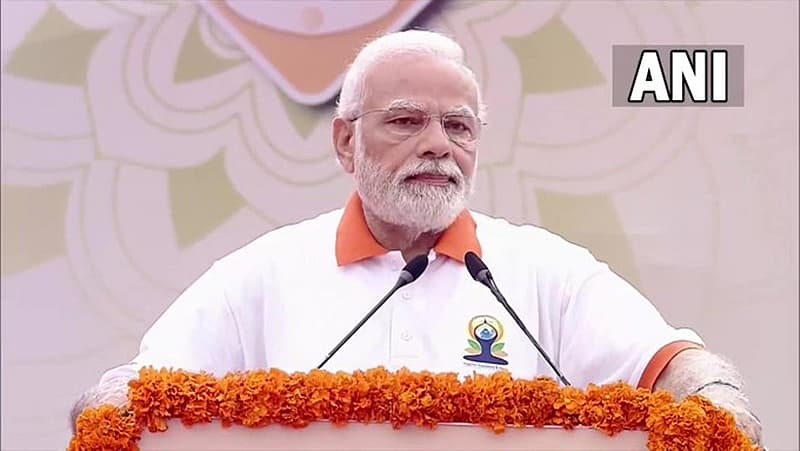 ಜನರನ್ನುದ್ದೇಶಿಸಿ ಮಾತನಾಡಿದ ಪ್ರಧಾನಿ ನರೇಂದ್ರ ಮೋದಿ, ಆರೋಗ್ಯಕ್ಕೆ ಯೋಗ ಒಳ್ಳೆಯ ಅಭ್ಯಾಸ ಎಂದರು