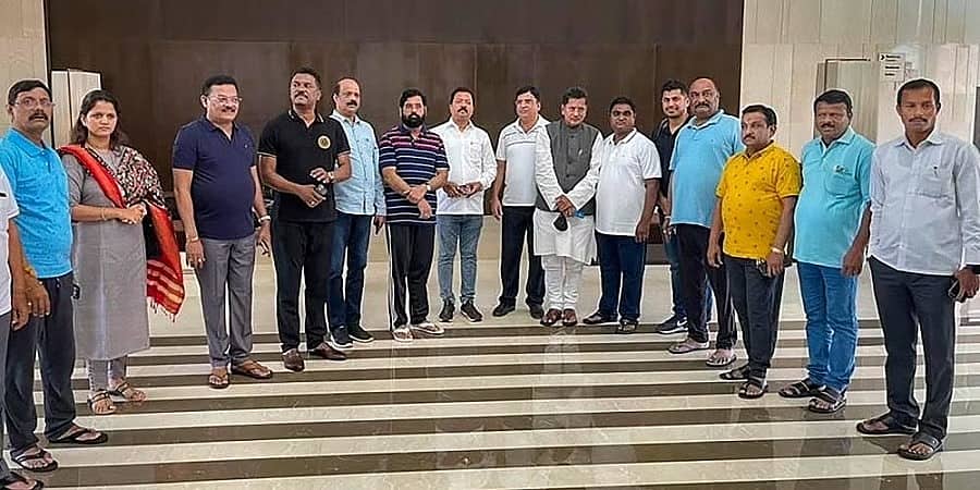 'ವರ್ಷ ಬಂಗಲೆ ಬಾಗಿಲು ನಮಗೆ ಯಾವತ್ತೂ ತೆರೆಯಲೇ ಇಲ್ಲ, ನಮ್ಮನ್ನು ಅವಮಾನಿಸಲಾಗುತ್ತಿತ್ತು' ಬಂಡಾಯ ಶಾಸಕರಿಂದ ಸಿಎಂ ಉದ್ಧವ್ ಠಾಕ್ರೆಗೆ ಪತ್ರ