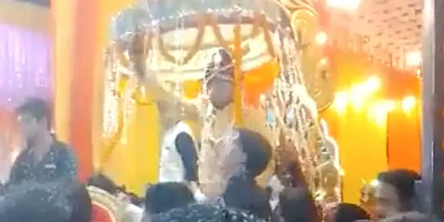 ಉತ್ತರ ಪ್ರದೇಶ: ಮದುವೆ ಮೆರವಣಿಗೆ ವೇಳೆ ಖುಷಿಗೆ ಗುಂಡು ಹಾರಿಸಿದ ವರ, ಸ್ನೇಹಿತ ಸಾವು; ವಿಡಿಯೋ ವೈರಲ್