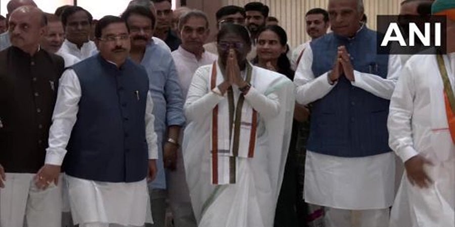 ರಾಷ್ಟ್ರಪತಿ ಚುನಾವಣೆ: ಸೋನಿಯಾ, ಪವಾರ್ ಗೆ ದ್ರೌಪದಿ ಮುರ್ಮು ಕರೆ, ಬೆಂಬಲಿಸಲು ಮನವಿ