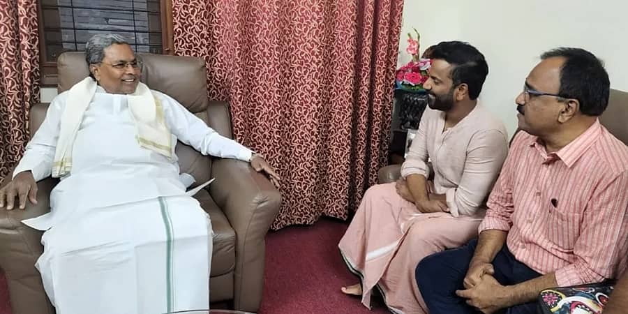 ಸಿದ್ದರಾಮಯ್ಯ ಭೇಟಿ ಮಾಡಿದ ನಟ ನೀನಾಸಂ ಸತೀಶ್; 'ಡಿಯರ್ ವಿಕ್ರಮ್' ವೀಕ್ಷಿಸಲು ಆಹ್ವಾನ