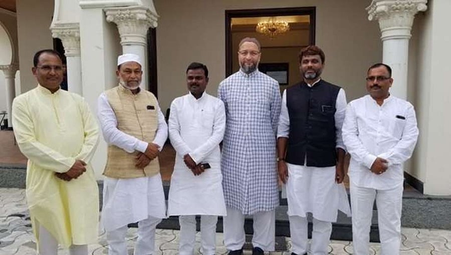 ಬಿಹಾರದಲ್ಲಿ ಓವೈಸಿಗೆ ಮುಖಭಂಗ: ಆರ್ಜೆಡಿ ಸೇರಿದ ಎಐಎಂಐಎಂನ ನಾಲ್ವರು ಶಾಸಕರು!