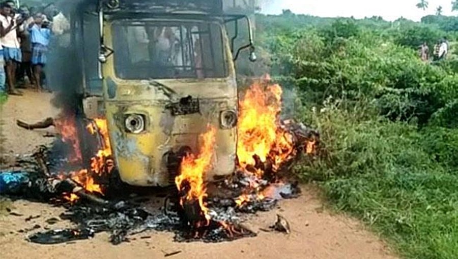 ಆಂಧ್ರ ಪ್ರದೇಶ: ಆಟೋ ಮೇಲೆ ಹೈ ಟೆನ್ಶನ್ ವೈರ್ ಬಿದ್ದು 8 ಮಂದಿ ಕಾರ್ಮಿಕರು ಸಜೀವ ದಹನ