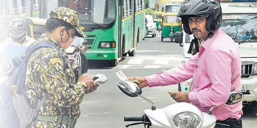 ಮಾಸ್ಕ್ ಧರಿಸದೆ ನಿಯಮ ಉಲ್ಲಂಘಿಸುತ್ತಿದ್ದೀರಾ? ಶೀಘ್ರದಲ್ಲೇ 250 ರೂ. ದಂಡ ಕಟ್ಟಲು ಸಿದ್ಧರಾಗಿ...