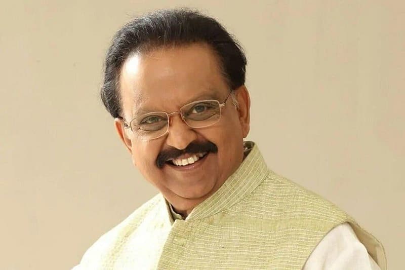 ತಮ್ಮ 55 ವರ್ಷಗಳ ಸುದೀರ್ಘ ಸಂಗೀತ ವೃತ್ತಿ ಬದುಕಿನಲ್ಲಿ 40 ಸಾವಿರಕ್ಕೂ ಹೆಚ್ಚು ಗೀತೆಗಳನ್ನು ಹಾಡಿದ ಕೀರ್ತಿ ಎಸ್ ಪಿ ಬಾಲಸುಬ್ರಹ್ಮಣ್ಯಂ ಅವರದ್ದು. ಎಸ್ ಪಿ ಜನಿಸಿದ್ದು ಆಂಧ್ರ ಪ್ರದೇಶದ ನೆಲ್ಲೂರು ಜಿಲ್ಲೆಯ ತೆಲುಗು ಬ್ರಾಹ್ಮಣ ಕುಟುಂಬದಲ್ಲಿ 1946ರ ಜೂನ್ 4ರಂದು. ಅವರು ಮೊತ್ತಮೊದಲಿಗೆ ಸಿನೆಮಾದಲ್ಲಿ ಹಾಡಿದ್ದು